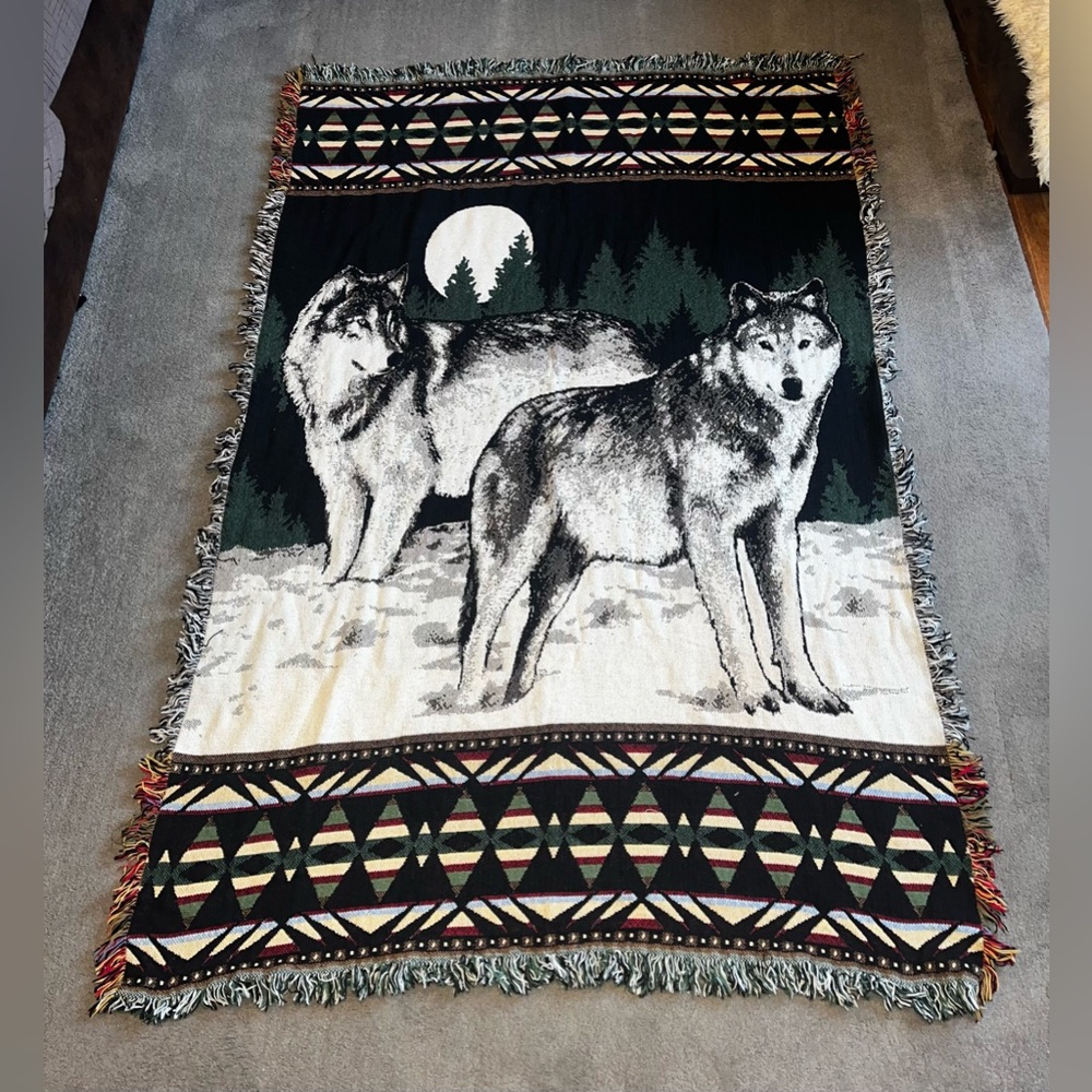Wolf Themed Tapestry Throw Blanket